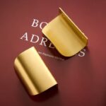 Tirador de puerta curvado de latón macizo LUSTE