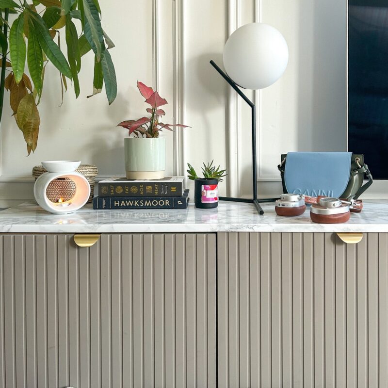 Tirador de puerta curvado de latón macizo LUSTE