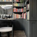 Tirador de puerta curvado de latón macizo LUSTE