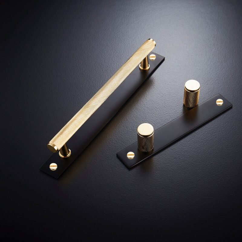 Mango moleteado LUX con placa