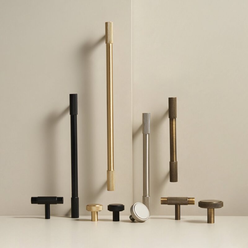 MANHATTAN Barre a T zigrinate in ottone 9 Barre a T in ottone zigrinato MANHATTAN