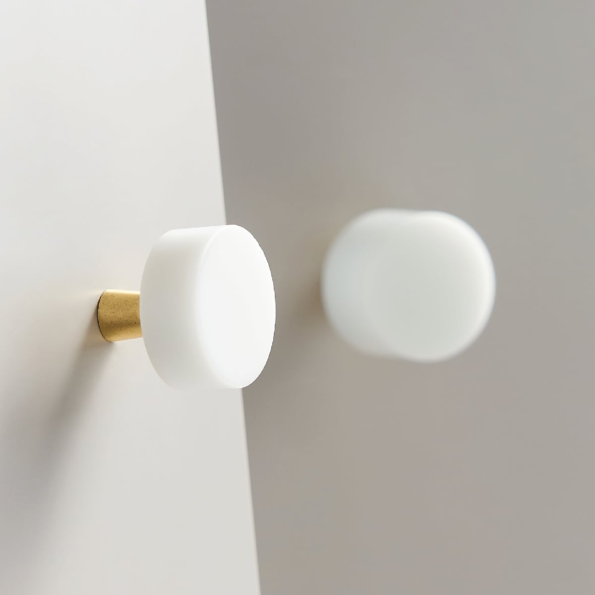 MARMER Pomos de mármol macizo y latón