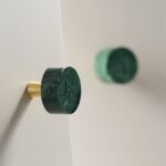 MARMER Pomos de mármol macizo y latón