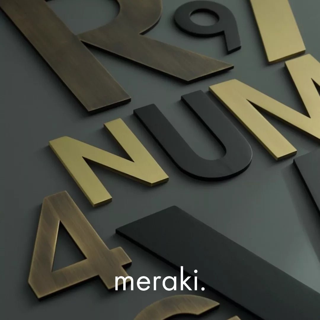 METRO-letters in satijnmessing