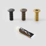 Tope magnético de latón para puertas NEMA (con enchufe antipolvo)