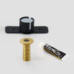 Tope magnético de latón para puertas NEMA (con enchufe antipolvo)