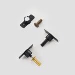 Tope magnético de latón para puertas NEMA (con enchufe antipolvo)