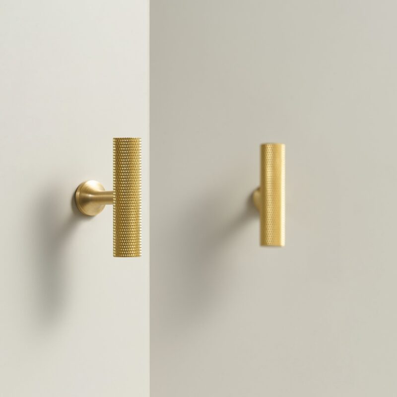 Barra en T de latón moleteado OSLO