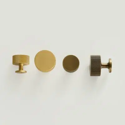 OSLO Knurled Brass Knob