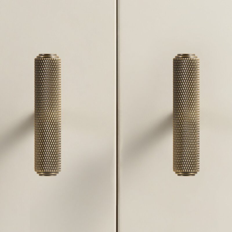 Barras en T moleteadas de latón macizo PLAKA