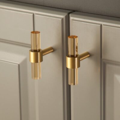 Acrílico PUR y barras en T de latón