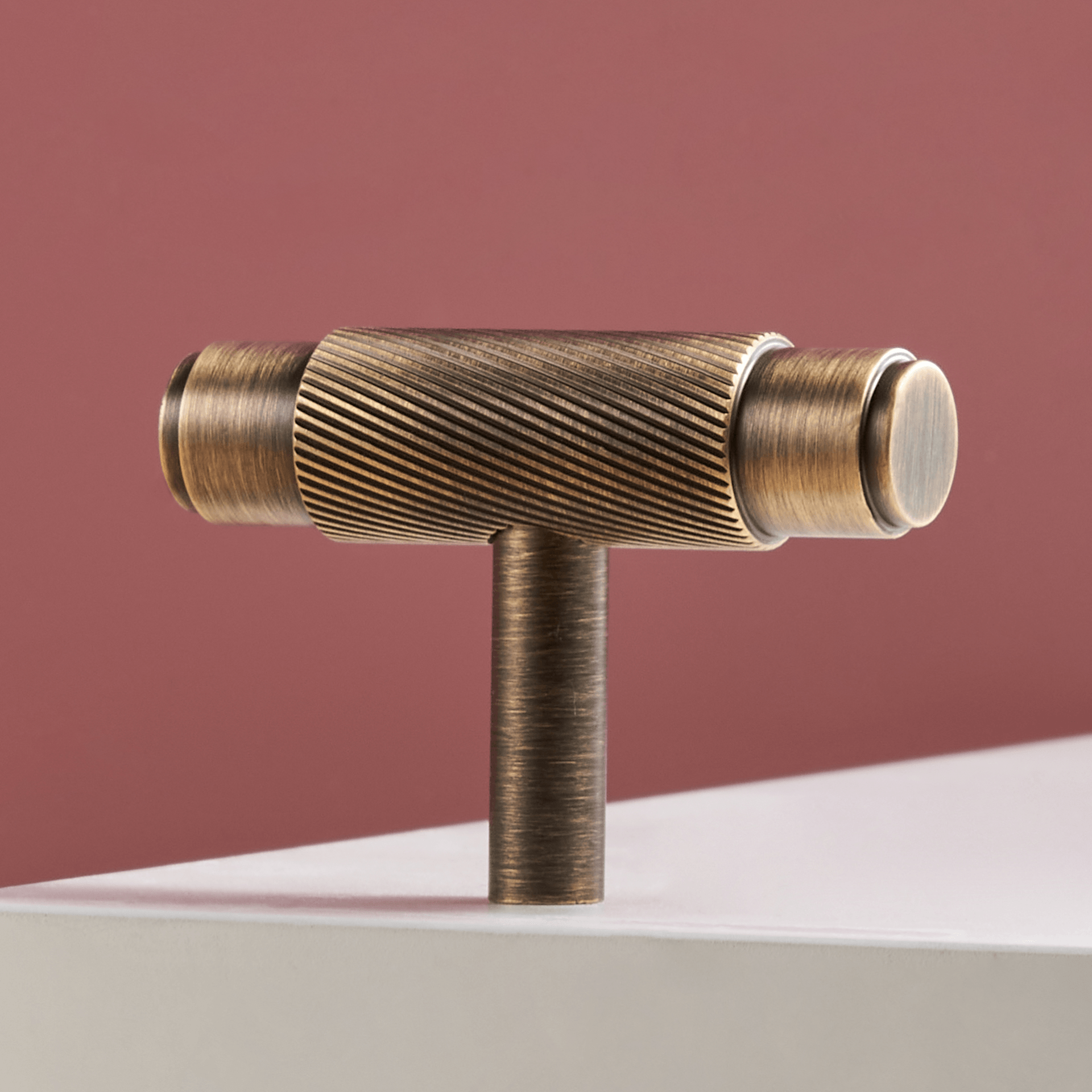 SAINZ T-Bar aus massivem Messing