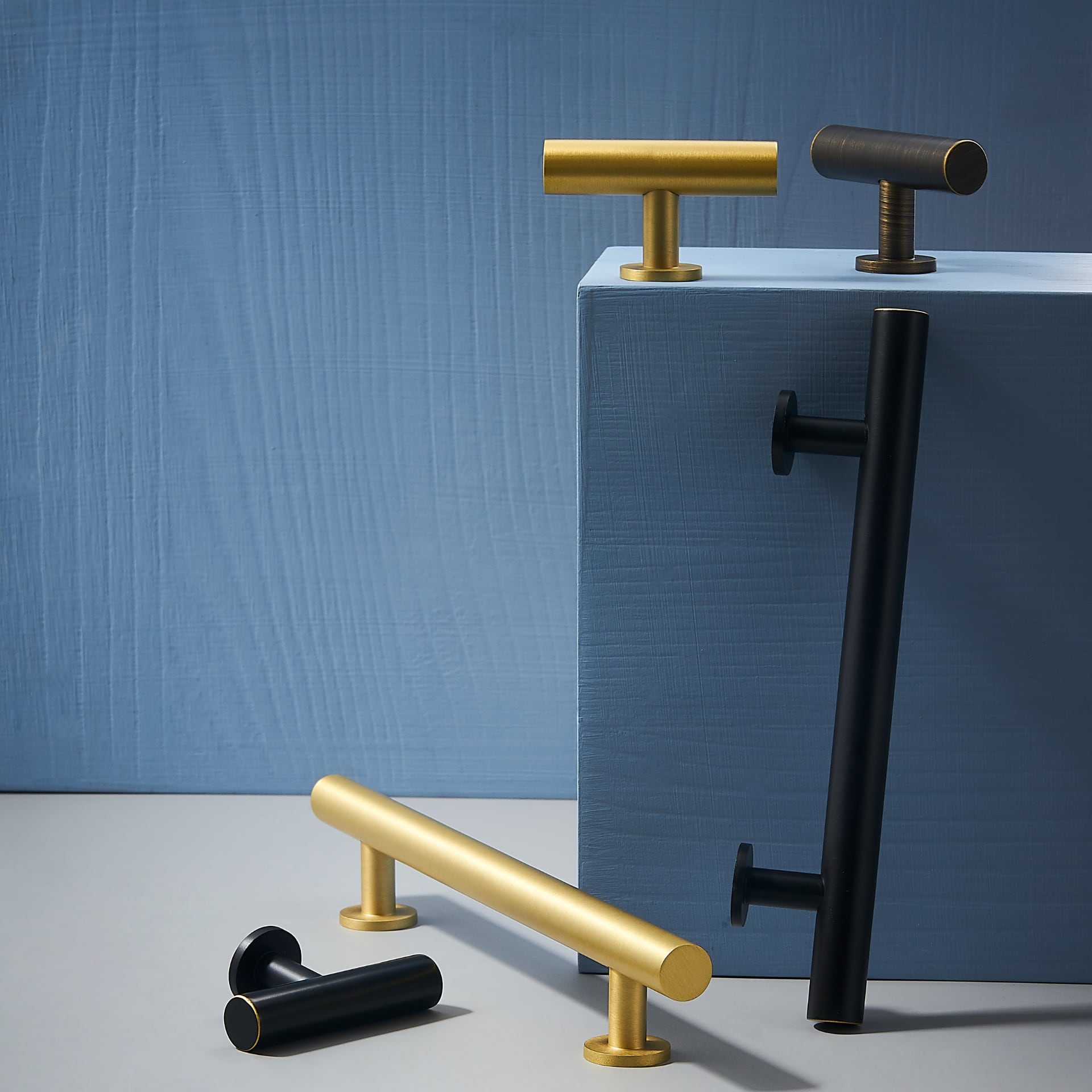 STROKKA Gebürstete Messinggriffe