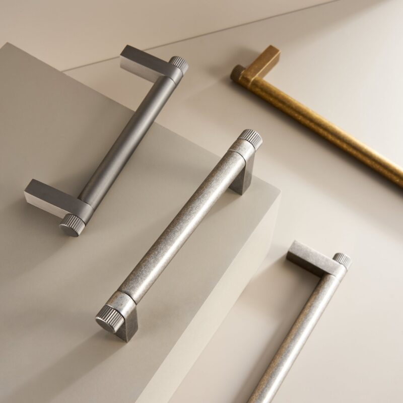 Manija TOMA de latón macizo